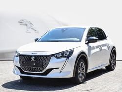 Lack weiss perlglãnzend/typ a Gebraucht 2022 Peugeot e-208 Allure Kleinwagen | 16.990 € (Fairer Preis)