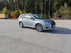 Grau Gebraucht 2021 Mitsubishi Outlander P-HEV Basis SUV | 21.000 € (Guter Preis)