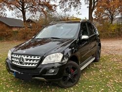 Schwarz Gebraucht 2008 Mercedes ML320 SUV | 4.000 €