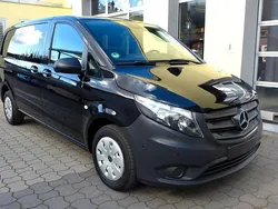 Schwarz Gebraucht 2022 Mercedes Vito Van / Kleinbus | 22.390 € (Guter Preis)