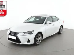Weiß Gebraucht 2018 Lexus IS300h Luxury Line Limousine | 29.980 € (Teuer)