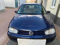 Blau Gebraucht 2000 VW Golf IV Basis Limousine | 2.750 € (Fairer Preis)