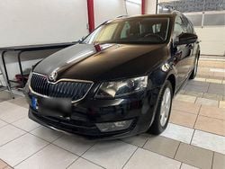 Schwarz Gebraucht 2016 Skoda Octavia Kombi | 11.000 € (Guter Preis)