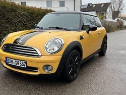 Gelb Gebraucht 2009 Mini Cooper Kleinwagen | 5.390 € (Fairer Preis)