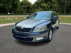 Grau Gebraucht 2009 Skoda Octavia Elegance Kombi | 3.200 € (Etwas zu teuer)