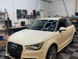 Beige Gebraucht 2010 Audi A1 Ambition Kleinwagen | 5.600 € (Teuer)
