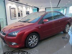 Rot Gebraucht 2007 Ford Focus Cabriolet Titanium Cabrio | 1.990 € (Guter Preis)