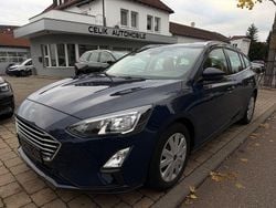 Blau Gebraucht 2020 Ford Focus Cool & Connect Limousine | 7.500 €