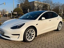 Weiß Gebraucht 2022 Tesla Model 3 Standard Range Plus Limousine | 25.400 € (Fairer Preis)