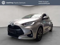 Shimmering silver metallic Gebraucht 2023 Toyota Yaris Hybrid Basis Kleinwagen | 21.850 € (Fairer Preis)