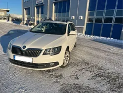 Weiß Gebraucht 2015 Skoda Superb Ambition Kombi | 10.250 € (Guter Preis)