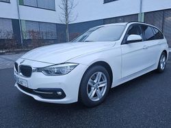 Weiß Gebraucht 2016 BMW 320 Sport Line Kombi | 12.999 € (Fairer Preis)