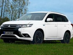 Weiß Gebraucht 2017 Mitsubishi Outlander P-HEV SUV | 16.500 € (Fairer Preis)