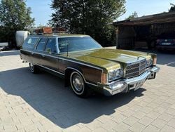 Grün Gebraucht 1975 Chrysler Town & Country Kombi | 23.800 €