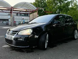 Schwarz Gebraucht 2006 VW Golf V R Kleinwagen | 12.800 €