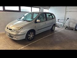 Silber Gebraucht 2002 Renault Scénic Van / Kleinbus | 1.150 € (Superpreis)