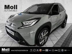 Gruen Neu 2024 Toyota Aygo X-plore Kleinwagen | 20.900 €