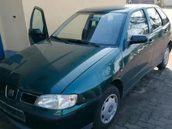 Grün Gebraucht 2001 Seat Ibiza Kleinwagen | 1.550 € (Fairer Preis)