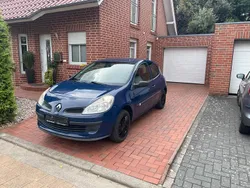 Blau Gebraucht 2006 Renault Clio II Kleinwagen | 1.300 €