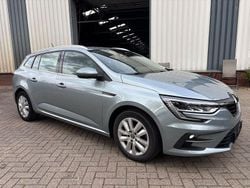 Grau Gebraucht 2021 Renault Mégane IV Business Limousine | 10.591 € (Guter Preis)