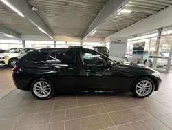 Black sapphire Gebraucht 2022 BMW 320 Shadowline Kombi | 28.400 € (Guter Preis)