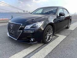 Precious black metallic Gebraucht 2013 Toyota Crown Limousine | 21.944 €