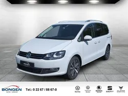 Pure white (weiß) Gebraucht 2021 VW Sharan Highline Van / Kleinbus | 29.990 € (Etwas zu teuer)