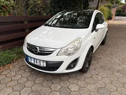 Weiß Gebraucht 2011 Opel Corsa Color Edition Kleinwagen | 3.500 € (Fairer Preis)