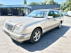 Beige Gebraucht 1998 Mercedes E240 Kombi | 1.599 € (Superpreis)