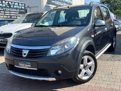 Grau Gebraucht 2011 Dacia Sandero Stepway Kleinwagen | 4.690 € (Teuer)
