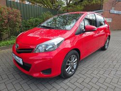 Rot Gebraucht 2014 Toyota Yaris Limousine | 6.790 € (Fairer Preis)