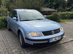 Blau Gebraucht 1997 VW Passat Limousine | 3.800 €