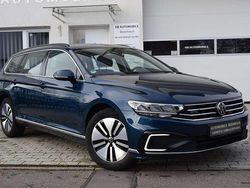 Aquamarinblau metallic Gebraucht 2021 VW Passat GTE Kombi | 23.499 € (Guter Preis)