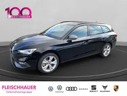 Mitternachtsschwarz Gebraucht 2024 Seat Leon FR Kombi | 31.890 € (Fairer Preis)