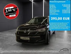 Deep black perleffekt (schwarz) Gebraucht 2024 VW Tiguan Life SUV | 35.985 € (Guter Preis)