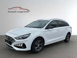 Weiß Gebraucht 2022 Hyundai i30 Edition Kombi | 17.999 € (Fairer Preis)