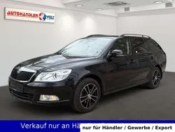 Schwarz Gebraucht 2011 Skoda Octavia Kombi | 2.999 € (Superpreis)
