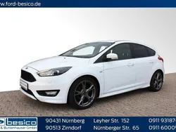 Frostweiß Gebraucht 2018 Ford Focus ST-Line Limousine | 16.370 € (Teuer)