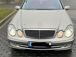 Beige Gebraucht 2004 Mercedes E500 Avantgarde Limousine | 6.300 € (Superpreis)