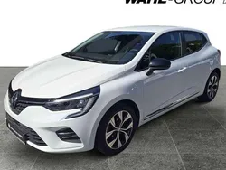 Weiß Gebraucht 2023 Renault Clio V Evolution Limousine | 14.980 € (Guter Preis)