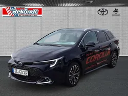 Nagoyablau metallic Gebraucht 2024 Toyota Corolla Team Kombi | 39.490 €