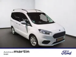 Weiß Gebraucht 2019 Ford Tourneo Courier Titanium Van / Kleinbus | 14.890 € (Fairer Preis)