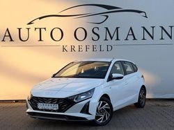 Atlas white / sol Gebraucht 2024 Hyundai i20 Pure Limousine | 15.750 € (Superpreis)
