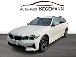 Weiß Gebraucht 2022 BMW 318 Sport Line Limousine | 26.400 € (Fairer Preis)
