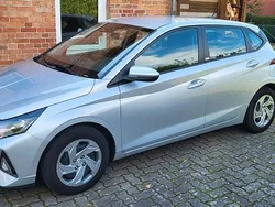 Silber Gebraucht 2021 Hyundai i20 Active Kleinwagen | 13.500 € (Fairer Preis)