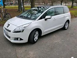 Weiß Gebraucht 2012 Peugeot 5008 Van / Kleinbus | 5.500 € (Fairer Preis)