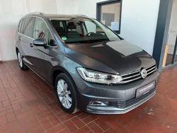 Grau Gebraucht 2017 VW Touran Highline Van / Kleinbus | 17.900 € (Fairer Preis)