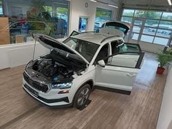 Weiß Gebraucht 2023 Skoda Karoq Style SUV | 27.498 € (Guter Preis)