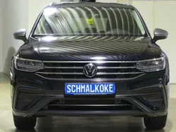 Deep black pearlescent (metallic) Gebraucht 2024 VW Tiguan Allspace Life SUV | 34.500 € (Superpreis)