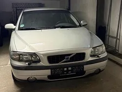 Grau Gebraucht 2000 Volvo S60 Limousine | 700 €